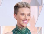 Scarlett Johansson. Collana o cache-col?