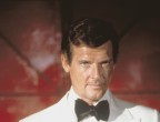 Roger Moore, charme e classe da vero agente segreto a servizio di Sua Maestà