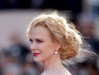 Un raccolto morbido e una treccia per incatenare i ricci ribelli: Nicole Kidman sembra una fata dei boschi