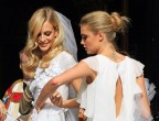 Cara e Poppy Delevigne: chi non vorrebbe accanto la propria sorella nel giorno più importante?