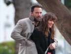 Sempre più innamorati Ben Affleck e Jennifer Garner, una delle coppie più affiatate di Hollywood. Si sono conosciuti sul set di Pearl Harbor e non si sono più lasciati. Che romantici...