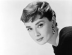 Se una persona vuole farti un complimento davvero ben riuscito, ti può solo dire che gli ricordi Audrey Hepburn. I suoi occhi da cerbiatta, il suo stile innato e il suo taglio corto in "Sabrina" non passeranno mai di moda