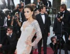Anche Eva Longoria ha optato per le trasparenze, il risultato è audace ma con gusto. Almeno se la si guarda solo frontalmente!