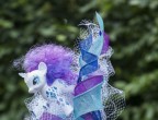 I " My Little Pony" sono tornati di gran moda negli ultimi anni per la gioia delle bambine di tutto il mondo, forse bisognerebbe però fare presente a questa ragazza che i suoi anni da fanciulla sono ormai passati..