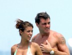 Hanno infuocato le copertine di tutte le riviste di gossip: Christian Vieri e Elisabetta Canalis, il calciatore e la velina per antonomasia. La formosa sarda è rimasta nel cuore di Bobo, infatti alla fine della loro storia lui si è ributtato fra le braccia di un