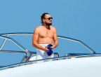 Non più esile come agli esordi della sua carriera, Leonardo di Caprio è stato spesso avvistato con pancia rilassata e barba incolta. Eppure, sempre circondato da bellezze mozzafiato, non si può certo dire che abbia perso il suo fascino, anzi