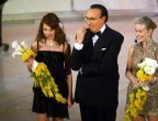 Ed eccoci a sfatare il mito della valletta muta: Pippo ci prova con Claudia Gerini e Serena Autieri, il duo passato alla storia come "oltre le gambe c