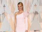 Indimenticabile Gwynet Paltrow agli Academy Awards del 2015 con un lungo abito monospalla con fiore decorativo sulla manica. Eterea, sofisticta, raffinata...poteva non essere già fan del rosa quarzo?