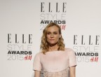 Diane Kruger incantevole con un romantico abito in pizzo rosa che su chiunque altra farebbe l