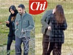 Passano però due anni prima che i due attori diventino una coppia e che il pubblico lo "scopra" tramite la copertina di "Chi".