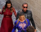 Belén Rodriguez, ovvero la simpatica invitata che se pure la sposa decide di mettere un abito tempestato di diamanti, scarpe di cristallo e 800 metri di strascico si presenta in blu elettrico scollata e con spacco inguinale. La sposa, chi? Ah, quella in bianco, dici? Qui nel dettaglio "quella in bianco" era l