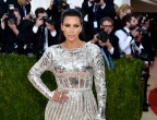 La procace Kim Kardashian giura che pubblicherà uno dei suoi scabrosissimi selfie di nudo anche poco prima di morire. Macabra? Forse, ma la regina dei selfie, seguitissima dal popolo social è diventata una sorta di cultrice dell