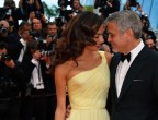 Più intima la proposta di matrimonio fatta da George Clooney alla sua bella Amal Alamuddin: cenetta in casa e classica scena con lui in ginocchio (a noi piace immaginarlo in smoking) con scatolina in mano. La leggenda vuole che poco prima del momento clou lei si sia alzata per andare a lavare i piatti, un
