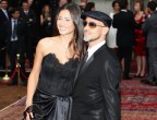 Marica Pellegrinelli ed Eros Ramazzotti alla sfilata di Dolce & Gabbana nel 2011. Per quanto lei abbia prudentemente indossato un paio di ballerine, la differenza di altezza c
