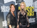 Evidentemente a Nicole Kidman piace il formato mignon. Dopo Tom Cruise che certo non è un gigante, anche il secondo marito, il musicista australiano Keith Urban, è più basso di lei.  I due sono sposati da più di dieci anni.