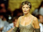Helena Christensen è sempre stata la mia preferita: occhi verdi e zigomi altssimi dati da un connubio perfetto di madre danese e padre peruviano. Chi non se la ricorda nel video in bianco e nero di Chris Isaak "Wiked game" dove la bella Helena corre e fra le onde del mare delle Hawaii accompagnata dalla struggente melodia della canzone? Ecco io a quel punto della mia vita credo di aver pensato: lei è la più bella donna in assoluto nel mondo.
