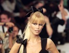 La Barbie tedesca, con il broncio di Brigitte Bardot e con i capelli da bambola: Claudia Schiffer raggiunge l