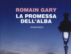 Pubblicato per la prima volta nel 1960, La promessa dell’alba (Neri Pozza, 9,90 euro) viene portato oggi al cinema nel film omonimo, con Charlotte Gainsbourg e Pierre Niney. Definito “uno dei più straordinari tributi mai scritti da un uomo a sua madre” il libro ripercorre in parte la vita dell’autore, Romain Gary, ebreo lituano, eroe di guerra, scrittore acclamatissimo nella Francia degli anni Cinquanta e morto suicida nel 1980. Un libro unico, denso di emozioni e indimenticabile.