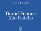 Autore della divertentissima  saga di Benjamin Malaussène (professione: capro espiatorio), Daniel Pennac dedica il suo ultimo libro a Bernard, suo fratello. Amatissimo, mai del tutto compreso, Bernard è morto all’improvviso, lasciando allo scrittore e ai suoi cari il mistero di un carattere pieno di umanità e umorismo, ma anche impenetrabile. L’autore decide così di ripensare l’esistenza di Bernard rileggendola in parallelo con Bartleby lo scrivano, un celebre racconto di Melville che lo stesso Pennac ha portato in scena in teatro. Da questo mix di emozioni personali e rivisitazione letteraria nasce un ritratto di Bernard toccante e affettuoso. Quasi una lettera personale, ma capace di coinvolgere chiunque: Mio fratello (Feltrinelli, 14 euro).