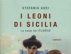 «I leoni di Sicilia di Stefania Auci (Nord, 18 euro) è stato il best seller dell’estate scorsa, ma io l’ho letto adesso» spiega Valeria Camagni. «Racconta la storia appassionante della famiglia Florio dai primi anni dell’Ottocento fino all’Unità d’Italia.Tre generazioni di faide, amori, segreti e rancori. Ho apprezzato i diversi piani di lettura: oltre alla saga familiare, il romanzo mostra per esempio la condizione delle donne del tempo in Sicilia, che vivevano chiuse in casa
e si emancipavano solo attraverso il matrimonio».