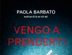 L’agente Francesco Caparzio sta inseguendo lo stalker di una donna quando, in un luogo isolato e sperduto,
fa una scoperta sconcertante: 11 carrozzoni da circo imprigionano esseri umani in condizioni pietose. Caparzio sembra risolvere la situazione: uccide il colpevole dello scempio e libera le vittime. Ma forse le cose non sono come sembrano. Perché tra le presunte vittime liberate probabilmente si nasconde il complice del carnefice, forse addirittura la mente
del crimine. La polizia cerca di fare chiarezza, ma brancola nel buio. Intanto, iniziano
a verificarsi morti sospette. Vengo a prenderti di Paola Barbato (Piemme, 18,50 euro) è un thriller italiano che regala la suspence e le emozioni forti tipiche dei
romanzi americani.