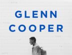 Nel giro di pochi giorni, miliardi di persone perdono la memoria
a causa di un terribile virus. Uomini e donne, senza ricordi, si ritrovano a vivere allo sbando.
Ma, forse, la tragedia ha un responsabile. Clean. Tabula rasa di Glenn Cooper (Nord, 19 euro) parla di un male implacabile. E
delle reazioni umane alla sua minaccia.