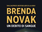 Un debito di sangue
di Brenda Novak (HarperCollins,
14,90 euro) racconta
di Sebastian Costas,
che vuole scoprire a tutti i costi chi ha ucciso la sua ex moglie e il loro bambino. Sebastian
è convinto che il
secondo marito della donna, un poliziotto, abbia commesso il crimine, inscenando
poi la sua morte. Le
sue supposizioni sono sensate? Lo scoprirà anche grazie all’aiuto dell’investigatrice privata Jane Burke, che è stata sposata con un pericoloso serial killer e ora sta cercando di rimettere insieme i tasselli della
sua vita. Sebastian crede e spera di poter ritrovare la serenità accanto
a lei. Ma un uomo pericolosissimo è sulle loro tracce. Ecco il classico thriller americano che, tra equivoci, verità taciute e misteri apparentemente irrisolvibili, non fa dormire la notte.