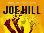 Un poker di spaventose storie dark rende
Un tempo strano di Joe Hill (Sperling&Kupfer, 21,90 euro) un libro che spaventa, ma
da cui è impossibile staccarsi perché racconta con maestria le paure e le fragilità
di questo periodo storico. C’è un ragazzo della Silicon Valley che cerca di sfuggire alla pazzia di un criminale che, armato di una particolare marchingegno, cancella ogni ricordo dalla mente delle sue vittime.