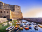 Castel dell’Ovo, a Napoli, è uno dei luoghi che fa da sfondo a Un posto al sole.
