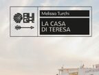 La casa di Teresa (Augh Editore, 13 euro) è il primo libro dell’autrice senese Melissa Turchi (selezionata anche da ConfyLab). Al centro, la figura di Gloria, una donna che sta cercando un figlio e che, a un certo punto, si trova a farsi domande decisive. In una settimana, segnata da un incontro speciale e da un sincero viaggio in se stessa, la protagonista metterà a fuoco alcuni nodi centrali del passato. E farà chiarezza su ciò che più conta per lei.