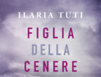 Un caso delicato per Teresa Battaglia
La commissaria Teresa Battaglia seppur non in ottima forma ritrova la sua squadra ed è subito sul campo. Figlia della cenere di Ilaria Tuti (Longanesi, 18,60 euro) racconta una storia che comincia davanti a un carcere di massima sicurezza. La trama è forte e avvincente, densa di crudeltà e menzogne, ma anche di compassione, empatia e lealtà. E questa volta la commissaria dovrà fare i conti anche con il proprio passato. Un thriller toccante e intenso, adatto a chi ama i personaggi profondi e sfaccettati.