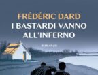 Nel sud della Francia degli anni Cinquanta, due uomini condividono la stessa cella: uno è una spia, l’altro un poliziotto sotto copertura che cerca in tutti i modi di estorcere informazioni al suo compagno di galera. I due hanno molto da nascondere e poco da perdere. Ma curiosamente, con il passare del tempo, stringono un singolare rapporto che, forse, si può definire amicizia. Insieme, decidono di evadere e, quando la loro strada sembra ormai segnata, entra in scena Dora, una bionda enigmatica e misteriosa che spariglia le carte. Ecco la trama sorprendente di I bastardi vanno all’inferno di Frédéric Dard (Rizzoli, 14 euro), cupo e avvincente, nato come pièce teatrale, poi approdato sul grande schermo e infine diventato un romanzo.