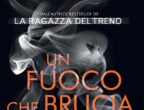 L’autrice del best-seller La ragazza del treno Paula Hawkins torna nelle librerie con Un fuoco che brucia lento (Piemme, 19,90 euro). Un thriller psicologico cupo e inquietante: Laura, Carla e Miriam sono tre donne fragili, insicure. Che, quando a Londra viene trovato su una casa galleggiante il cadavere di Daniel Sutherland, finiscono nel mirino dei detective. Tutte e tre, infatti, conoscevano e frequentavano la vittima, con cui sembravano avere legami poco distesi. Davvero una di loro è la colpevole? Impossibile intuirlo fino all’ultima pagina.