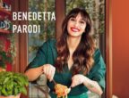 Tanta voglia di preparare piatti deliziosi, poco tempo per stare ai fornelli? Leggi In cucina con Benedetta di Benedetta Parodi (Val- lardi, 17,96 euro): tra capesante gratinate, lasagne ai carciofi, polpettone di lenticchie e carpaccio di arance caramellate, questo manuale con 150 ricette semplifica anche le preparazioni più complesse.