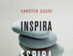 "Inspira espira uccidi" di Karsten Dusse (Giunti, 16,90 euro) è permeato di suspence, ma soprattutto di humour nero. Racconta la surreale storia di un avvocato che applica le tecniche della mindfulness agli... omicidi.