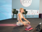 Yoga anti insonnia, guidato da Lorenza Minola. Tappetini Reyoga.