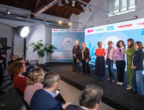 Belpietro sul palco con le direttrici delle testate coinvolte. Da sinistra, Laura Maragliano di Sale&Pepe, Maria Elena Viola di Donna Moderna, Angelina Spinoni di Confidenze, Paola Salvatore vicedirettrice Donna Moderna, Francesca Pietra di Starbene, Francesca Magni di Casafacile.