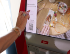 Scegli una foto dal tuo cellulare e, allo stand dm Italia, puoi stampare un